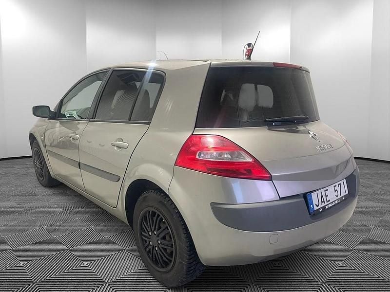 Begagnad Renault Mégane III 105 HK (77 kW) 2007 Grå Halvkombi