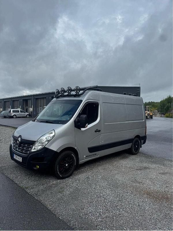 Grå Begagnad 2016 Renault Master Van | 165 000 kr (Marknadspris) - Bild 1/4