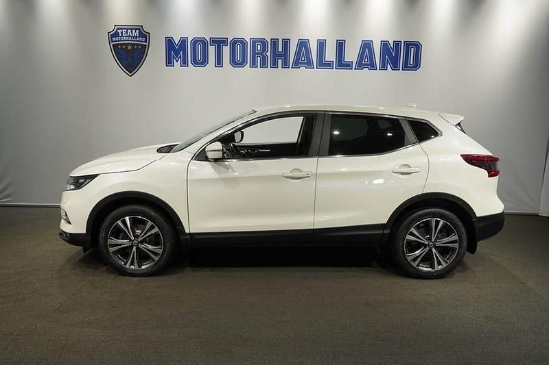 Vit Begagnad 2018 Nissan Qashqai SUV | 149 900 kr (Lite dyr) - Bild 1/4
