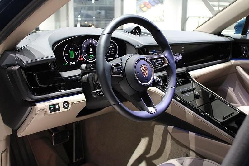 Begagnad Porsche Panamera 305 HK (224 kW) 2024 Blå Halvkombi