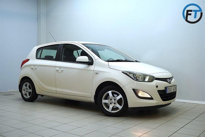 Vit Begagnad 2013 Hyundai i20 Select Halvkombi | 44 900 kr (Marknadspris) - Bild 1/4