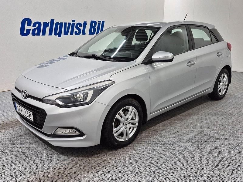 Silver (silver metallic) Begagnad 2017 Hyundai i20 Halvkombi | 75 000 kr (Marknadspris) - Bild 1/4