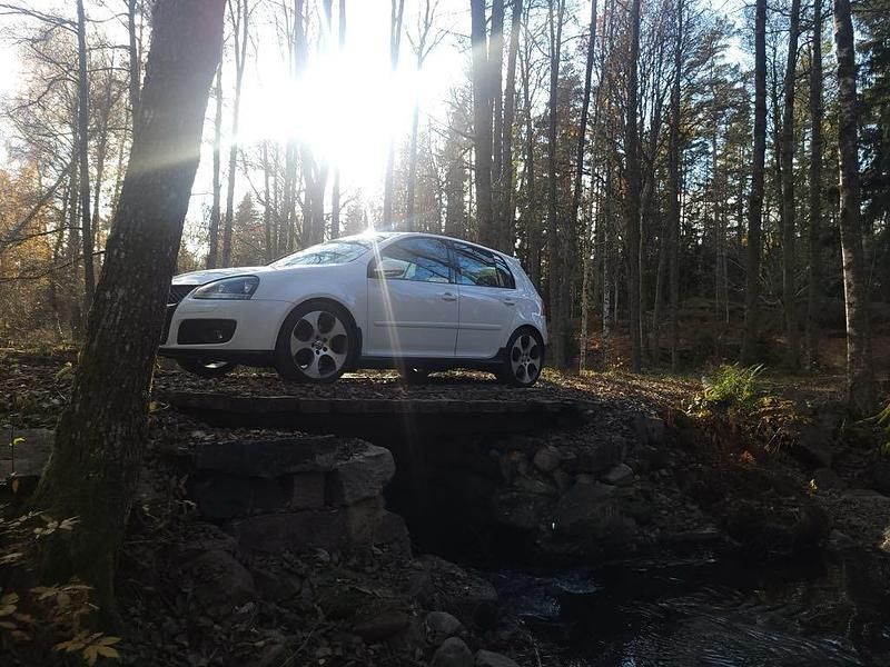 Vit Begagnad 2008 VW Golf VI GTI Halvkombi | 110 000 kr (Marknadspris) - Bild 1/4