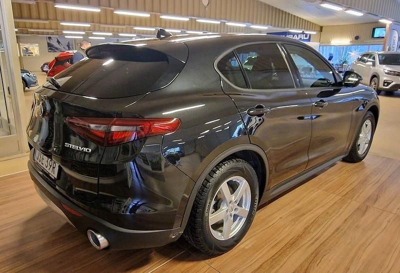 Begagnad Alfa Romeo Stelvio 160 HK (117 kW) 2019 Svart SUV