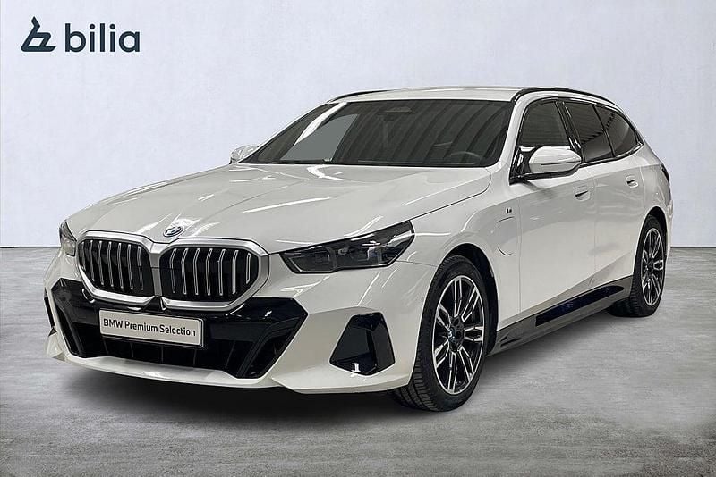 Begagnad BMW 530e M Sport 190 HK (139 kW) 2025 Vit Kombi