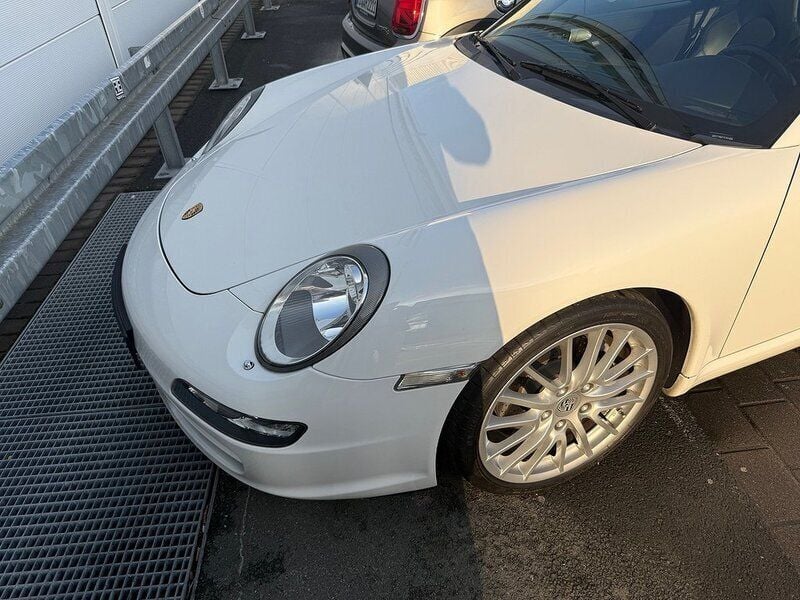 Begagnad Porsche 997 325 HK (239 kW) 2007 Vit Sportkupé