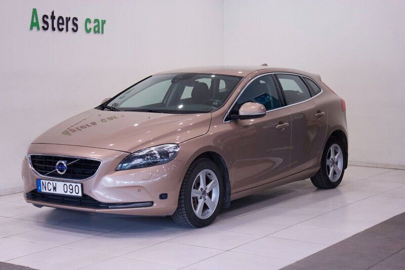 Brun Begagnad 2012 Volvo V40 Momentum Kombi | 139 000 kr (Marknadspris) - Bild 1/4