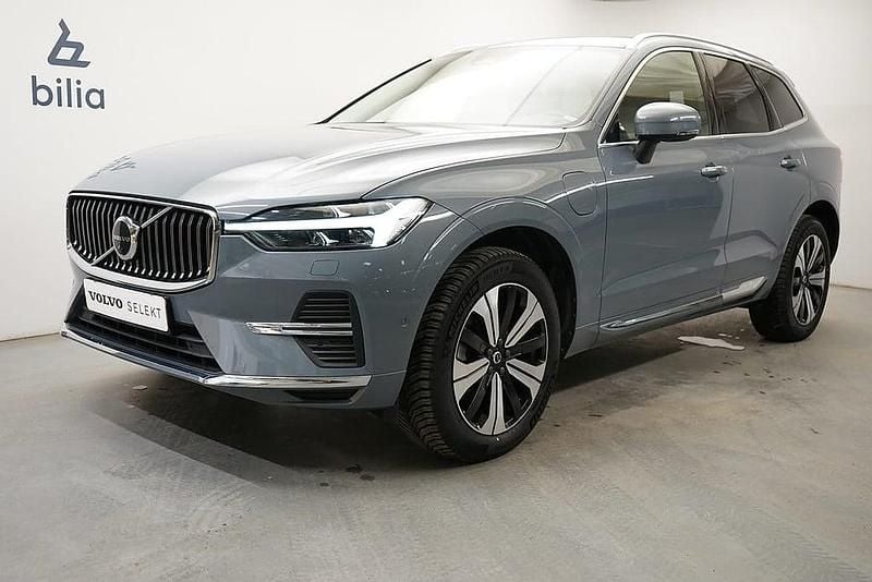 Grå Begagnad 2022 Volvo XC60 Plus SUV | 499 900 kr (Lite dyr) - Bild 1/3