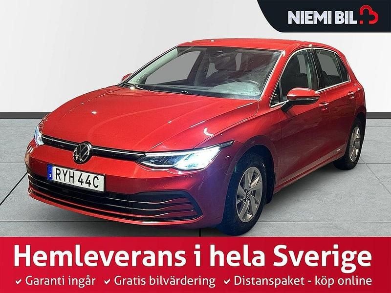 Röd Begagnad 2021 VW Golf VIII Halvkombi | 179 900 kr (Superpris) - Bild 1/3