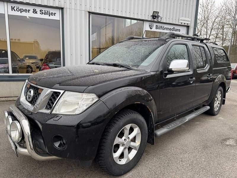 Svart Begagnad 2010 Nissan Navara Pickup | 59 900 kr (Marknadspris) - Bild 1/4