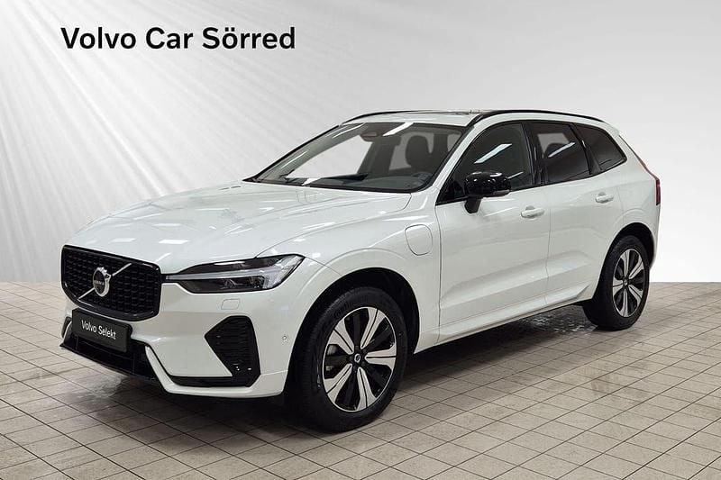 Vit Begagnad 2024 Volvo XC60 Plus SUV | 539 900 kr (Marknadspris) - Bild 1/3
