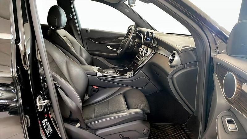 Begagnad Mercedes GLC300e 306 HK (225 kW) 2022 Svart SUV