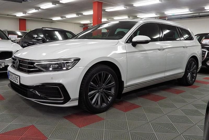 Begagnad VW Passat Executive 218 HK (160 kW) 2021 Vit Kombi