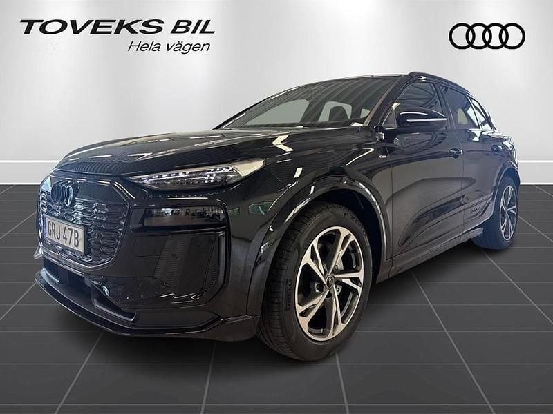 Svart Ny 2025 Audi Q6 e-tron S-Line SUV | 900 100 kr (Lite dyr) - Bild 1/4