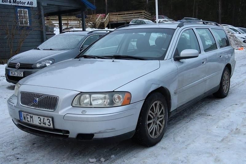 Ljusgrå Begagnad 2004 Volvo V70 Kinetic Kombi | 19 500 kr (Bra pris) - Bild 1/4