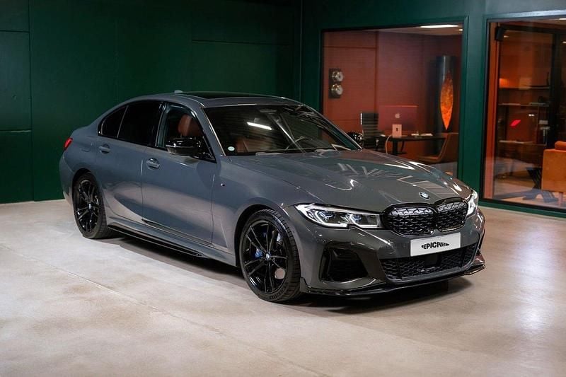 Grå Begagnad 2020 BMW M340 M Sport Sedan | 589 900 kr (Marknadspris) - Bild 1/4