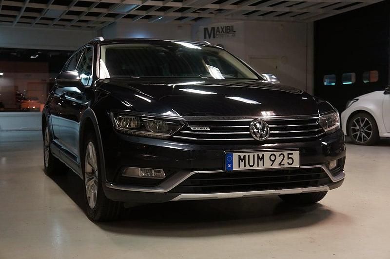 Svart Begagnad 2018 VW Passat Alltrack Kombi | 214 900 kr (Marknadspris) - Bild 1/4