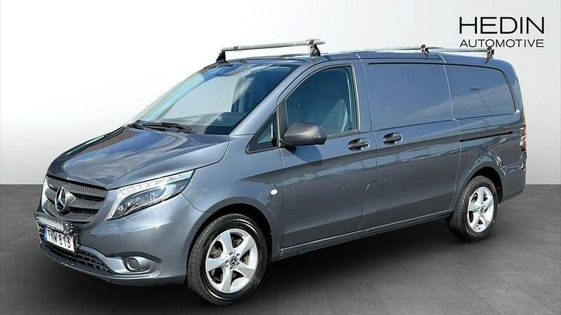 Grå (grey) Begagnad 2018 Mercedes Vito Minibuss | 349 900 kr (Dyr) - Bild 1/4