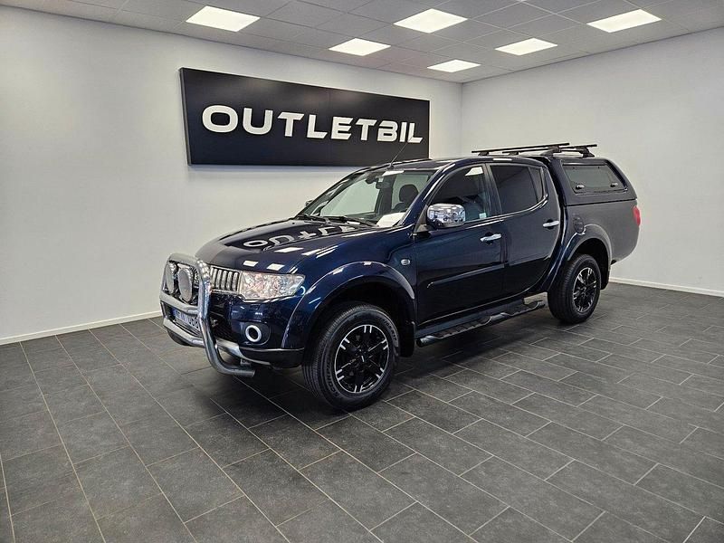 Mörkblå (blå) Begagnad 2013 Mitsubishi L200 Pickup | 169 000 kr (Lite dyr) - Bild 1/4