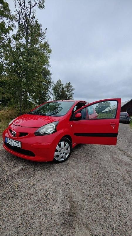 Röd Begagnad 2007 Toyota Aygo Halvkombi | 5 000 kr (Superpris) - Bild 1/4