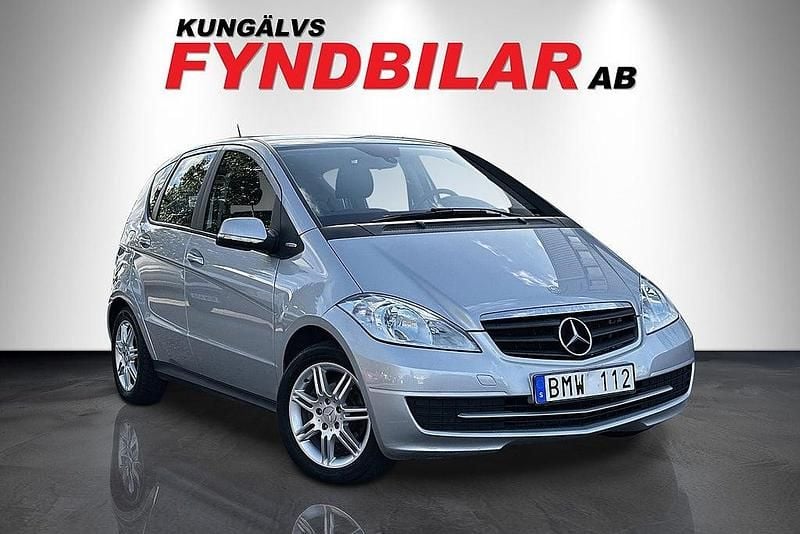 Silver Begagnad 2011 Mercedes A160 Classic Halvkombi | 64 900 kr - Bild 1/4