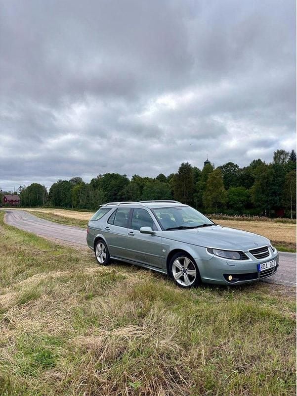 Grå Begagnad 2009 Saab 9-5 Griffin Kombi | 79 900 kr - Bild 1/4