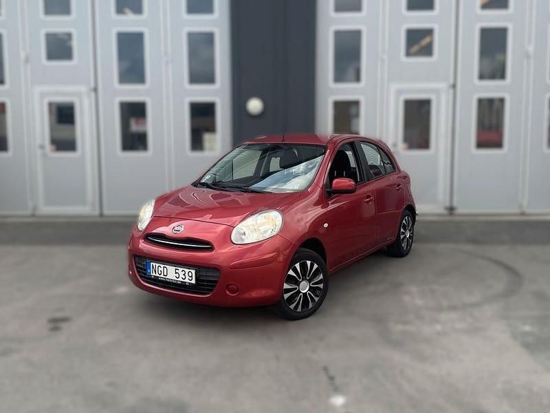 Begagnad Nissan Micra 80 HK (58 kW) 2013 Röd Halvkombi