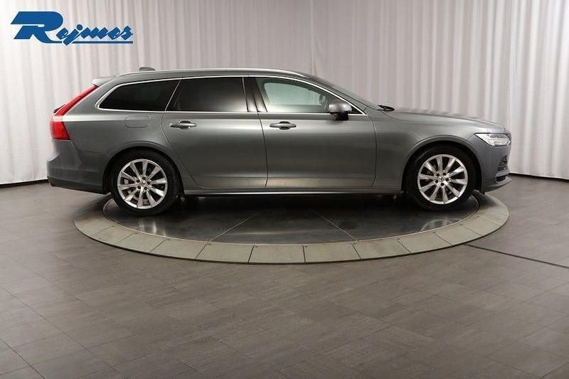 Begagnad Volvo V90 Momentum 150 HK (110 kW) 2020 Grå Kombi