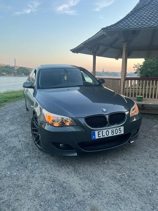Begagnad 2005 BMW 530 Sedan | 80 000 kr (Marknadspris) - Bild 1/4