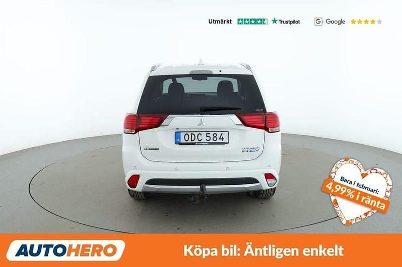 Begagnad Mitsubishi Outlander 205 HK (150 kW) 2016 Vit SUV