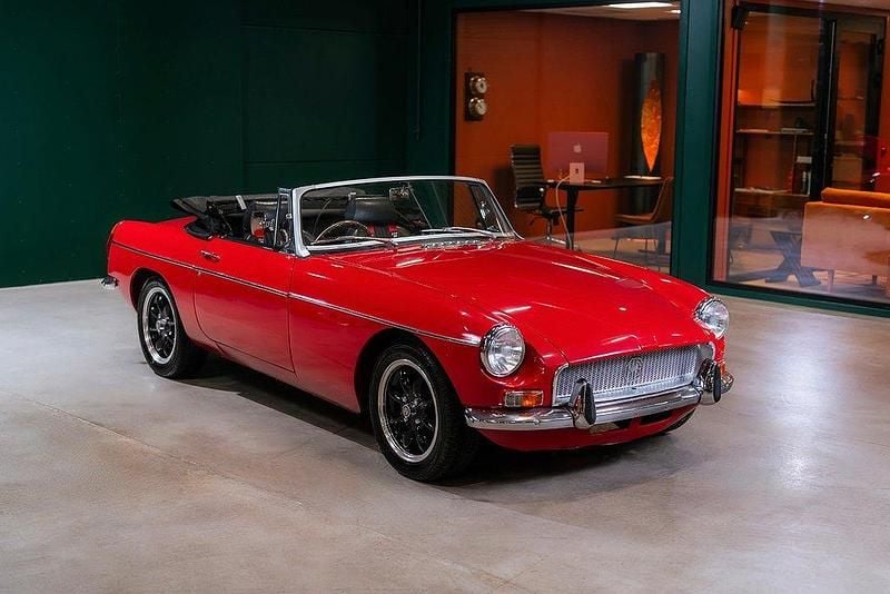 Röd Begagnad 1971 MG B Cab | 119 900 kr - Bild 1/4