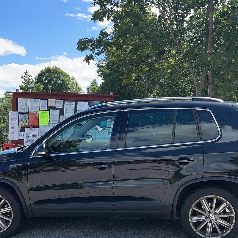 Svart Begagnad 2009 VW Tiguan Sportline SUV | 50 000 kr (Superpris) - Bild 1/2