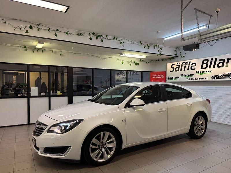 Vit Begagnad 2013 Opel Insignia Edition Halvkombi | 59 900 kr (Marknadspris) - Bild 1/4