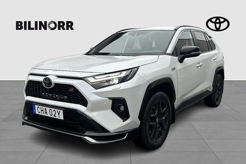Vit Begagnad 2024 Toyota RAV4 Sport SUV | 589 900 kr (Lite dyr) - Bild 1/3