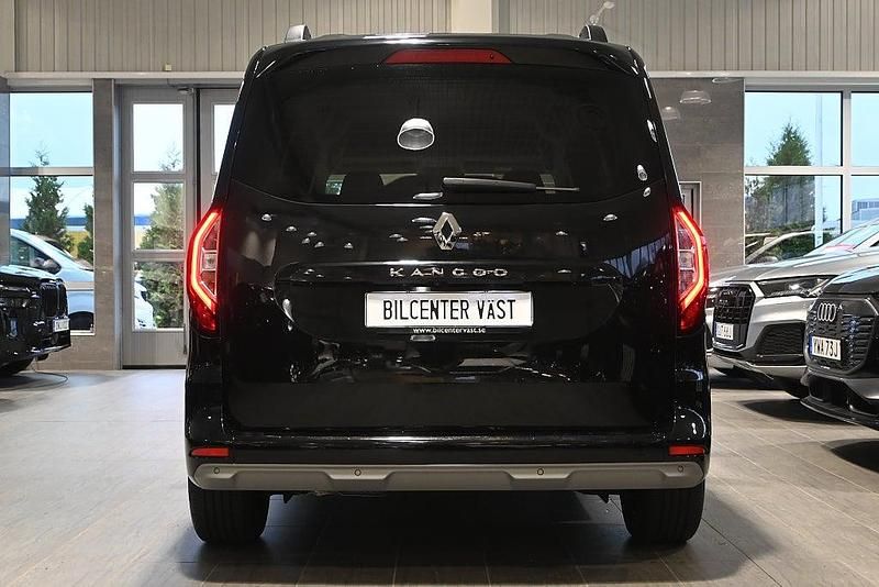 Begagnad Renault Kangoo 131 HK (96 kW) 2022 Svart Minibuss