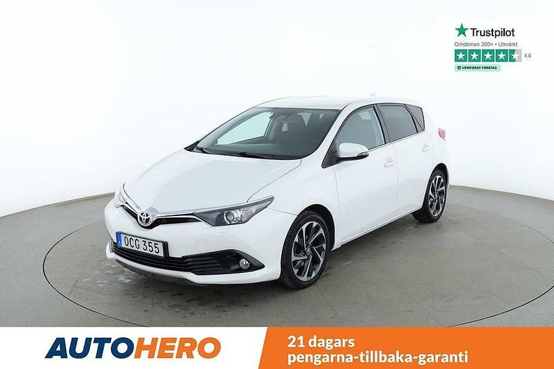 Vit Begagnad 2016 Toyota Auris Active Halvkombi | 129 000 kr (Marknadspris) - Bild 1/4