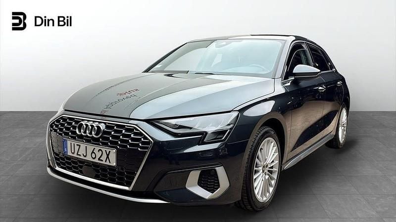 Grå Begagnad 2022 Audi A3 Proline Sedan | 259 000 kr (Marknadspris) - Bild 1/4