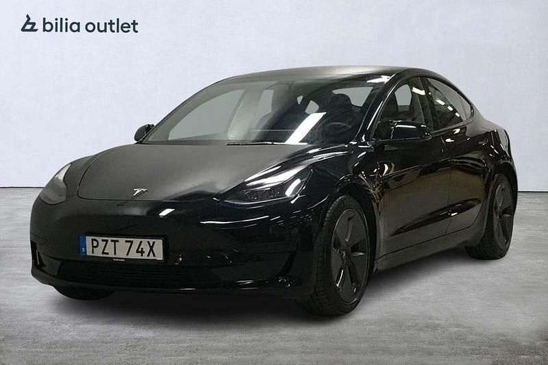 Svart Begagnad 2022 Tesla Model 3 Standard Range Sedan | 299 900 kr (Marknadspris) - Bild 1/4