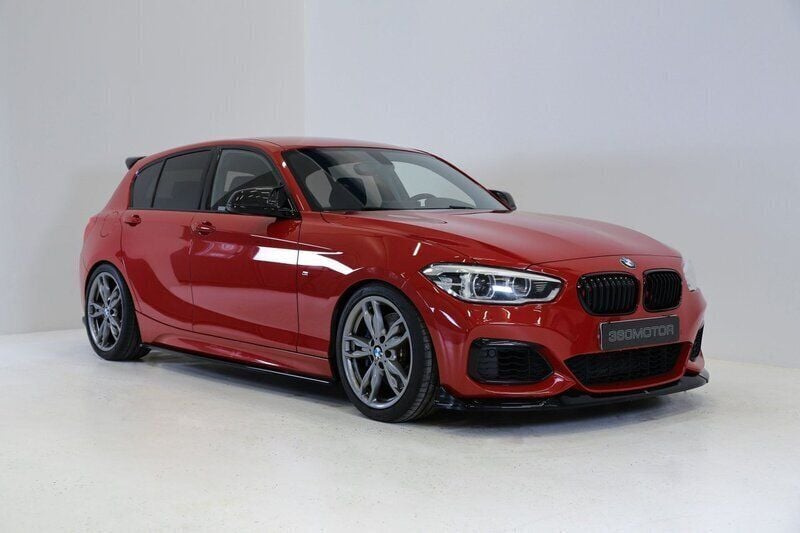 Röd Begagnad 2017 BMW M140 M Sport Halvkombi | 419 900 kr (Dyr) - Bild 1/4