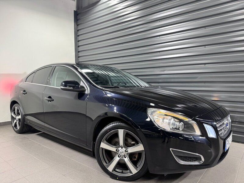 Svart Begagnad 2011 Volvo S60 Sedan | 139 900 kr (Lite dyr) - Bild 1/3