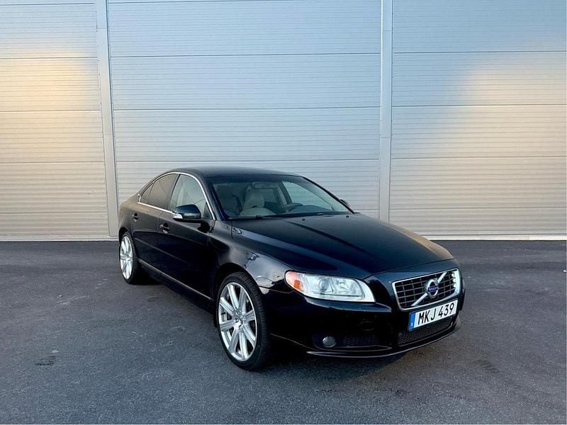Svart Begagnad 2008 Volvo S80 Sedan | 108 000 kr - Bild 1/4