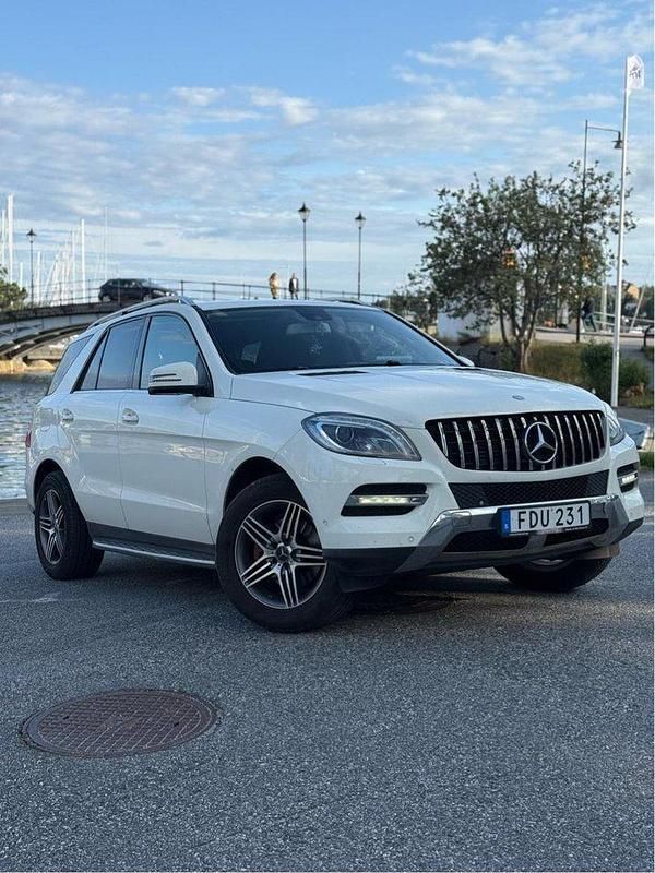 Vit Begagnad 2013 Mercedes ML250 SUV | 175 000 kr - Bild 1/4