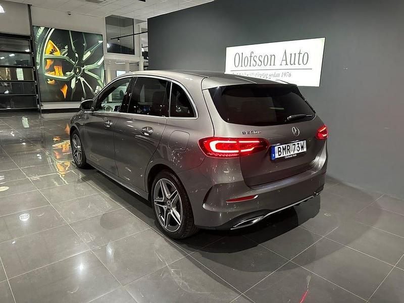 Begagnad Mercedes B250 AMG 218 HK (160 kW) 2022 Bergsgråmetallic Minibuss