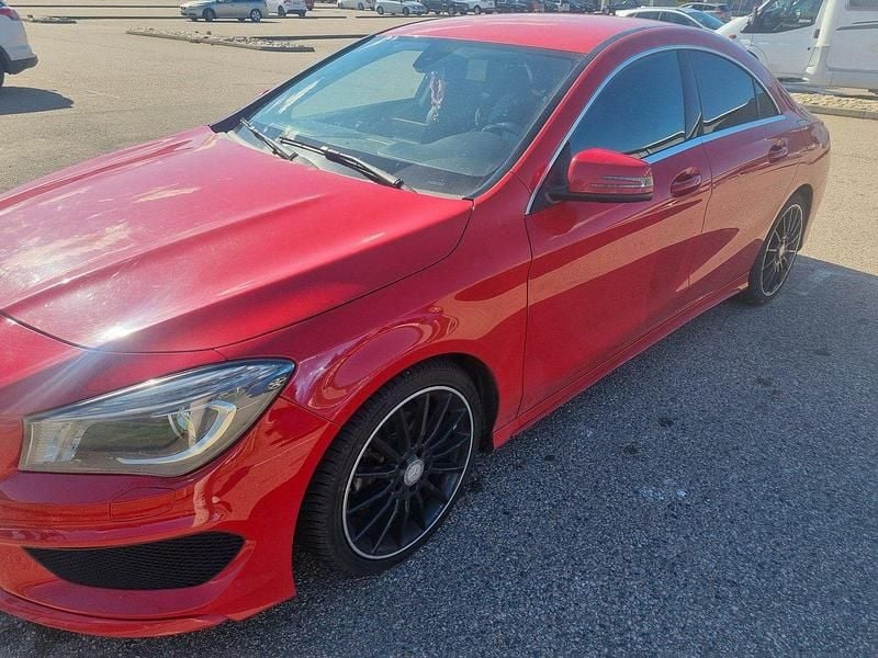 Röd Begagnad 2016 Mercedes CLA200 AMG Sportkupé | 149 000 kr (Lite dyr) - Bild 1/4