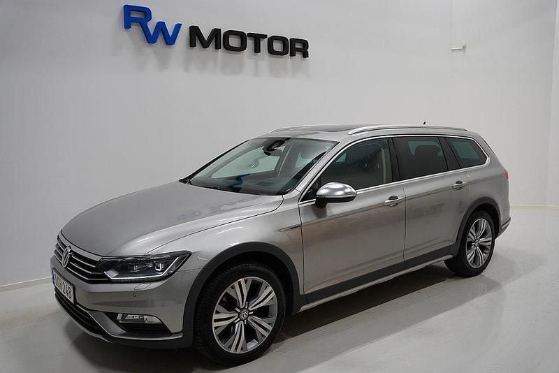Silver Begagnad 2015 VW Passat Alltrack Kombi | 179 800 kr (Lite dyr) - Bild 1/4