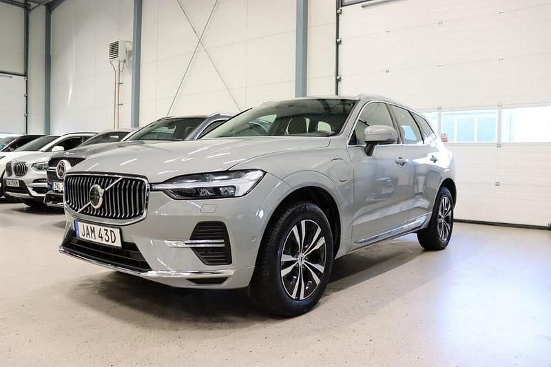 Grå Begagnad 2024 Volvo XC60 SUV | 518 900 kr (Marknadspris) - Bild 1/4