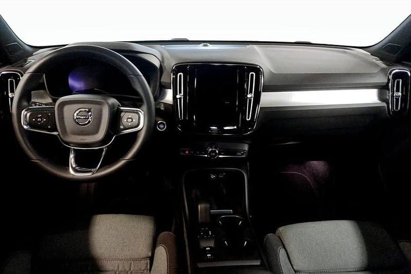 Begagnad Volvo XC40 Core 165 HK (121 kW) 2023 Grå SUV