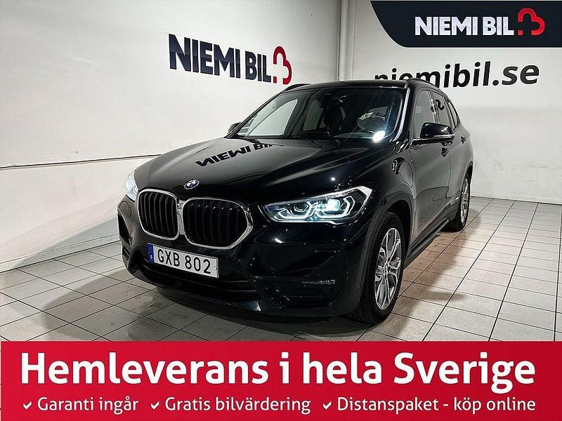 Svart Begagnad 2021 BMW X1 Sport Line SUV | 299 900 kr (Marknadspris) - Bild 1/3