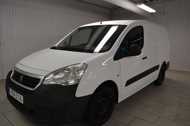 Vit Begagnad 2016 Peugeot Partner Minibuss | 69 000 kr (Marknadspris) - Bild 1/3