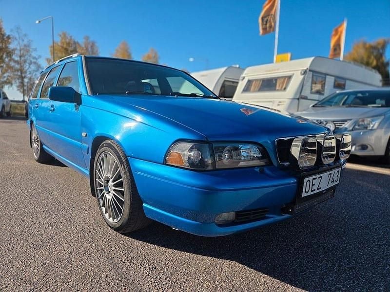Begagnad Volvo V70 170 HK (125 kW) 1997 Blå Kombi
